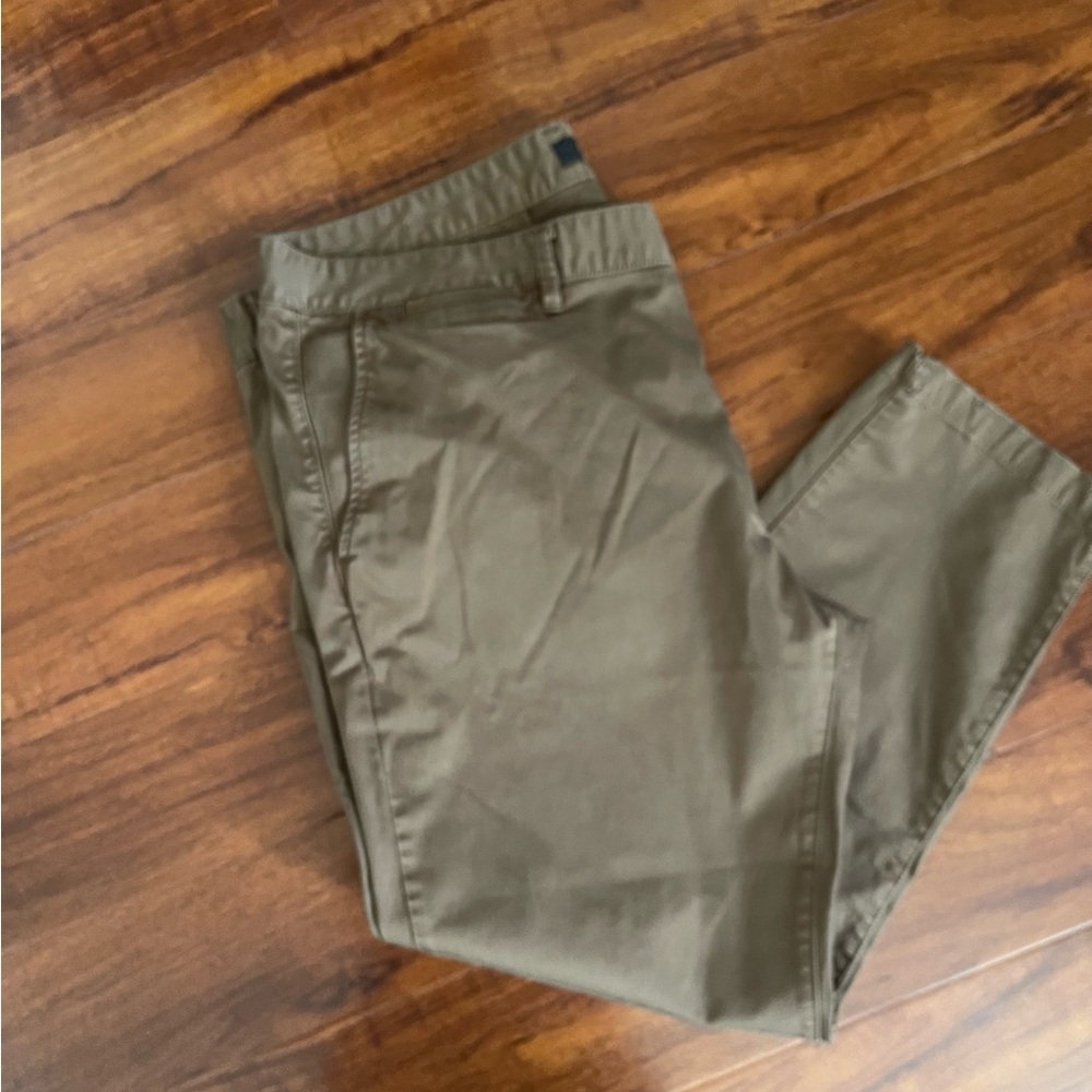 Men's Classic Khaki Chinos